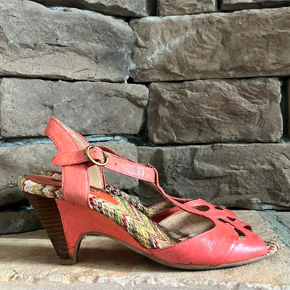 Miz Mooz Waltz T Strap Retro inspired pumps / SZ 6.5‎